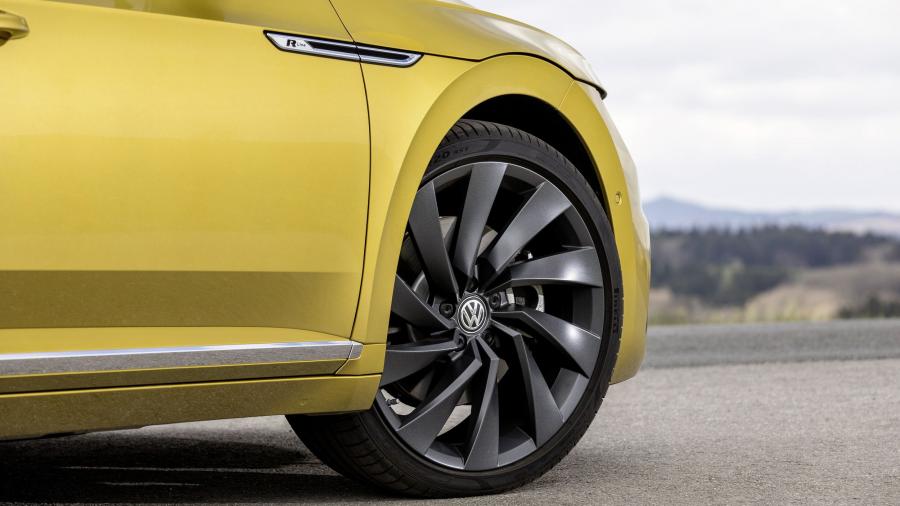 Детали экстерьера Volkswagen Arteon R-Line 2017 года  (WW) (фото 64 из 70)